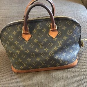 Louis Vuitton Alma Handbag(Authentic)